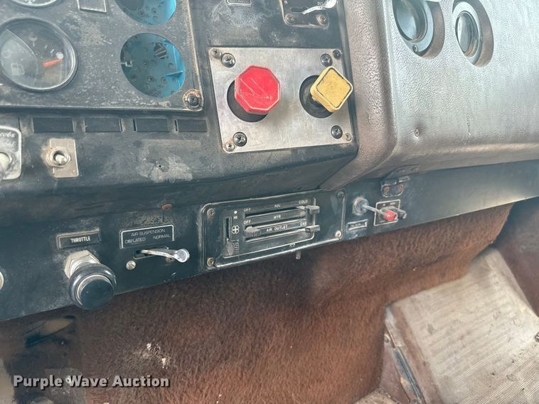 image for item NS9530 1986 International Harvester T-9370 dump truck