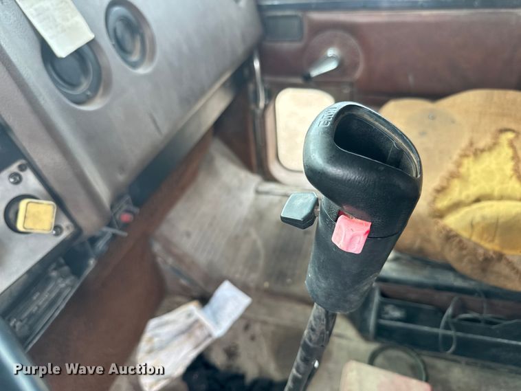 image for item NS9530 1986 International Harvester T-9370 dump truck