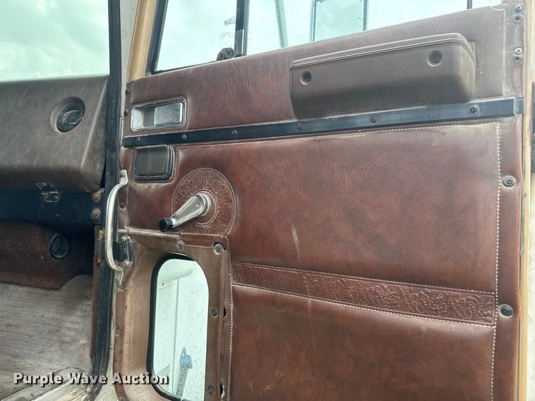 image for item NS9530 1986 International Harvester T-9370 dump truck