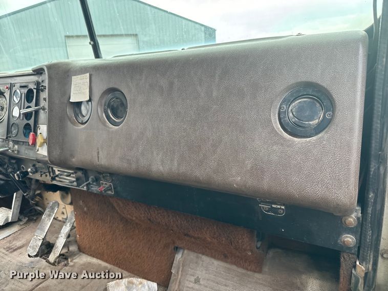 image for item NS9530 1986 International Harvester T-9370 dump truck