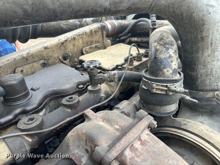 image for item NS9530 1986 International Harvester T-9370 dump truck