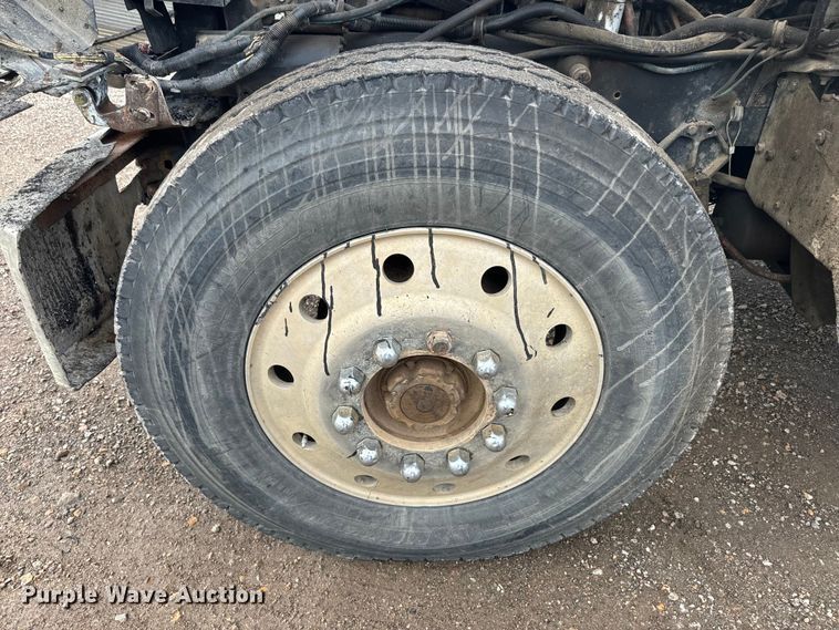 image for item NS9530 1986 International Harvester T-9370 dump truck