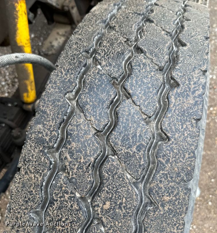 image for item NS9530 1986 International Harvester T-9370 dump truck