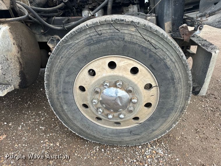 image for item NS9530 1986 International Harvester T-9370 dump truck