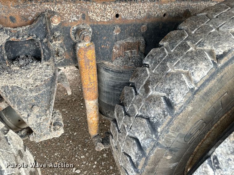 image for item NS9530 1986 International Harvester T-9370 dump truck