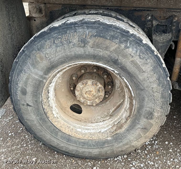 image for item NS9530 1986 International Harvester T-9370 dump truck