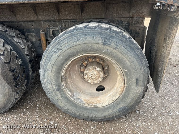 image for item NS9530 1986 International Harvester T-9370 dump truck