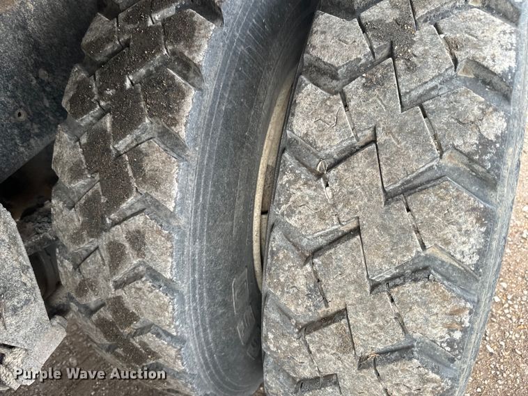 image for item NS9530 1986 International Harvester T-9370 dump truck