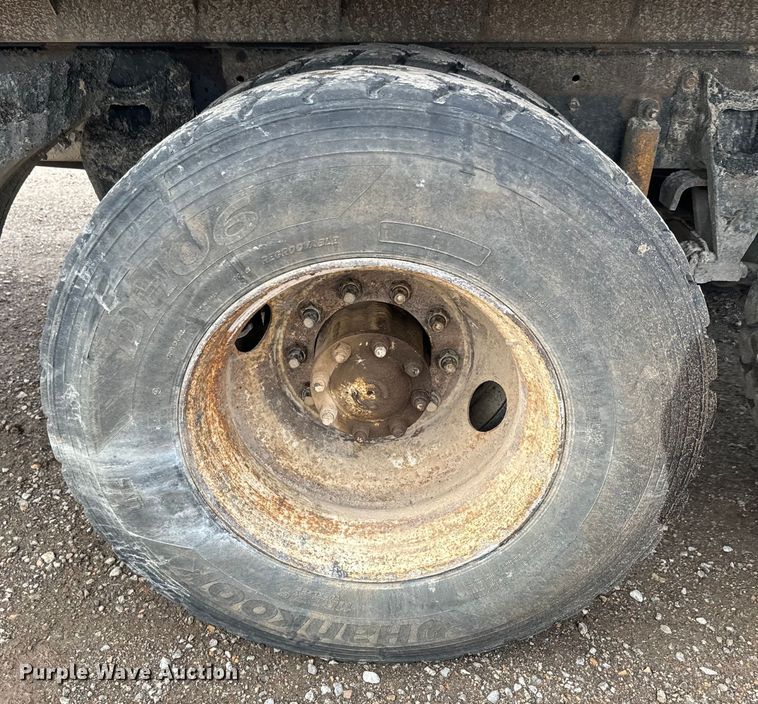 image for item NS9530 1986 International Harvester T-9370 dump truck