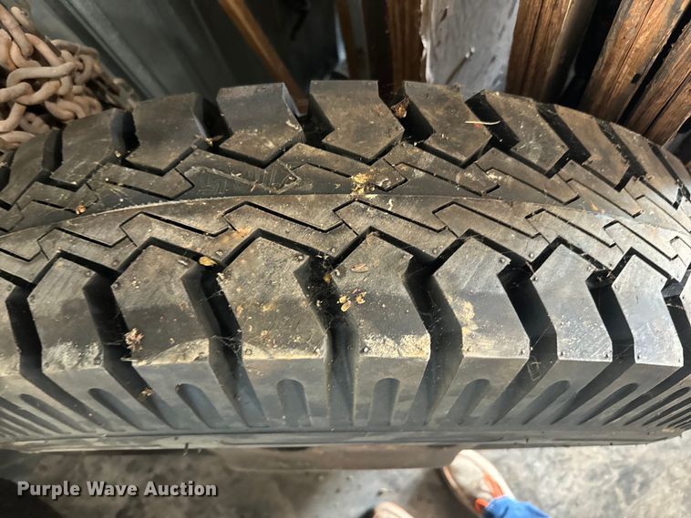 image for item NS9534 (5) 10.00-20 tires