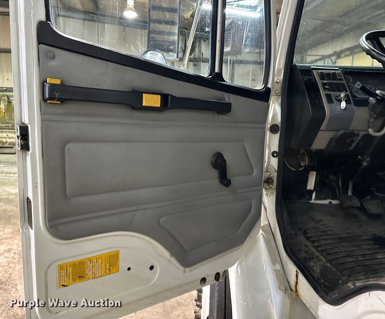 image for item NT9009 2002 Freightliner  FL70 dump truck