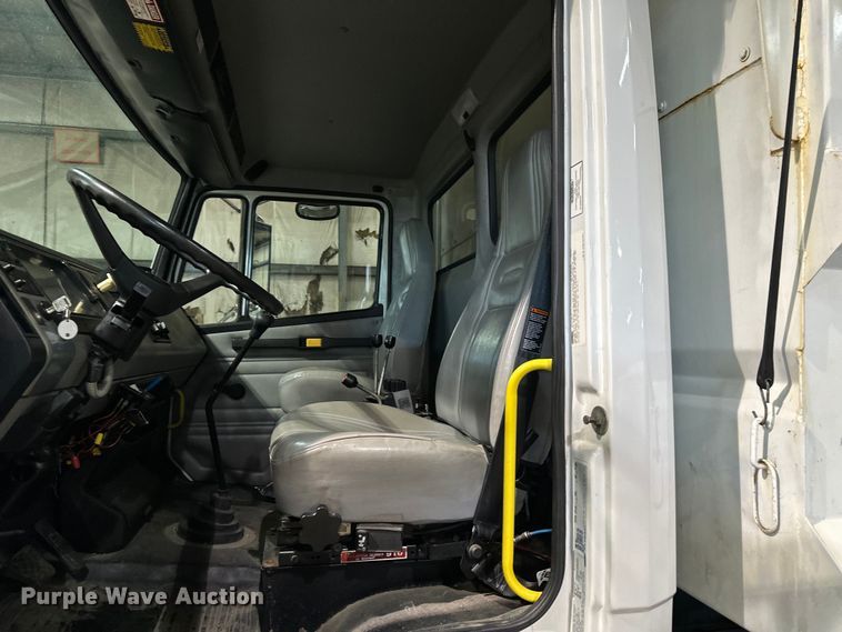 image for item NT9009 2002 Freightliner  FL70 dump truck