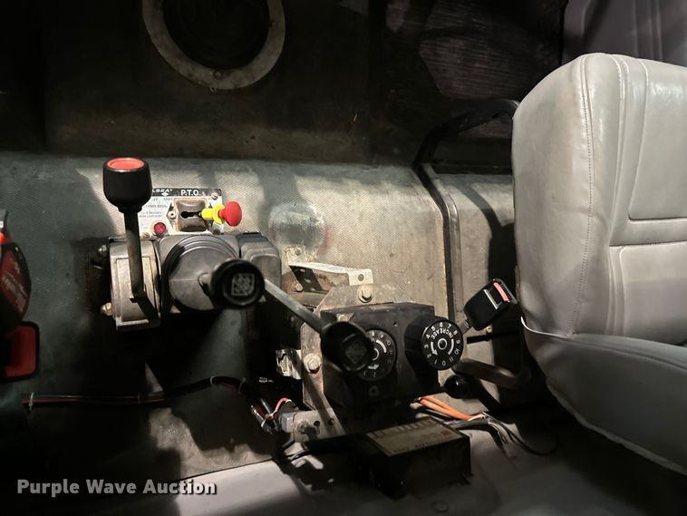 image for item NT9009 2002 Freightliner  FL70 dump truck