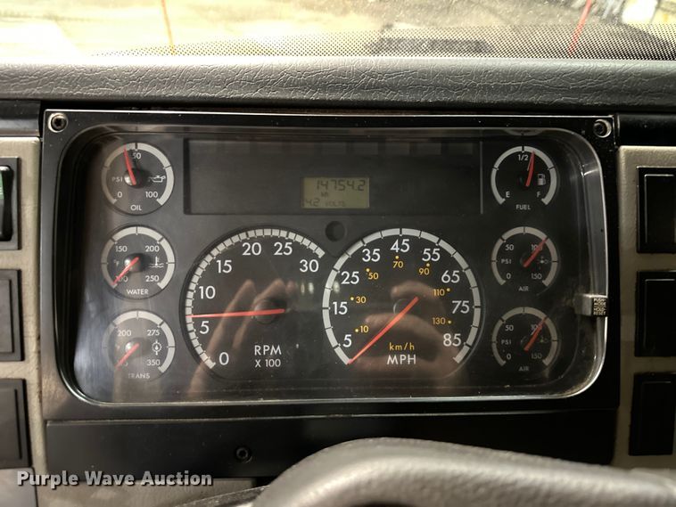 image for item NT9009 2002 Freightliner  FL70 dump truck