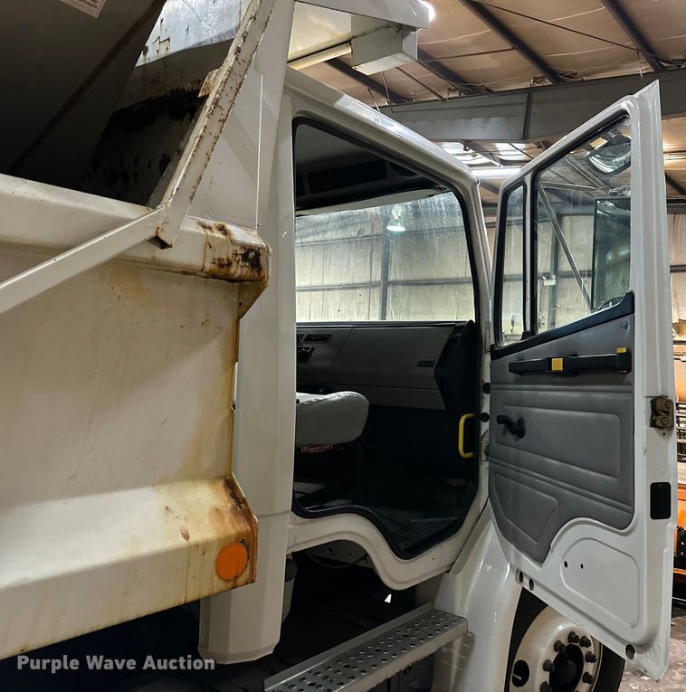 image for item NT9009 2002 Freightliner  FL70 dump truck