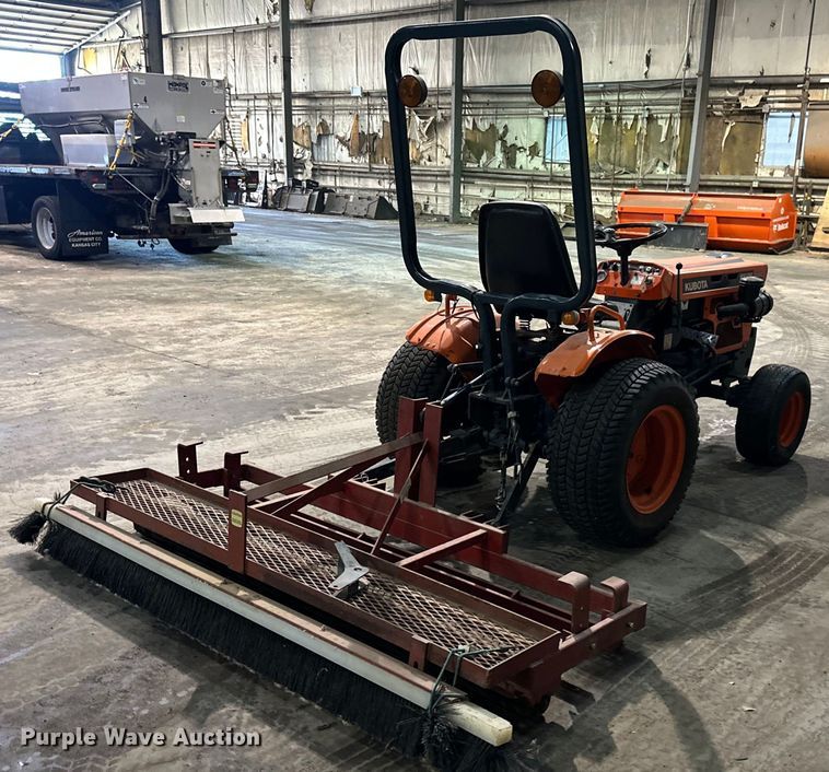 image for item NT9019 Kubota  B7100HST MFWD tractor
