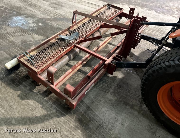 image for item NT9019 Kubota  B7100HST MFWD tractor