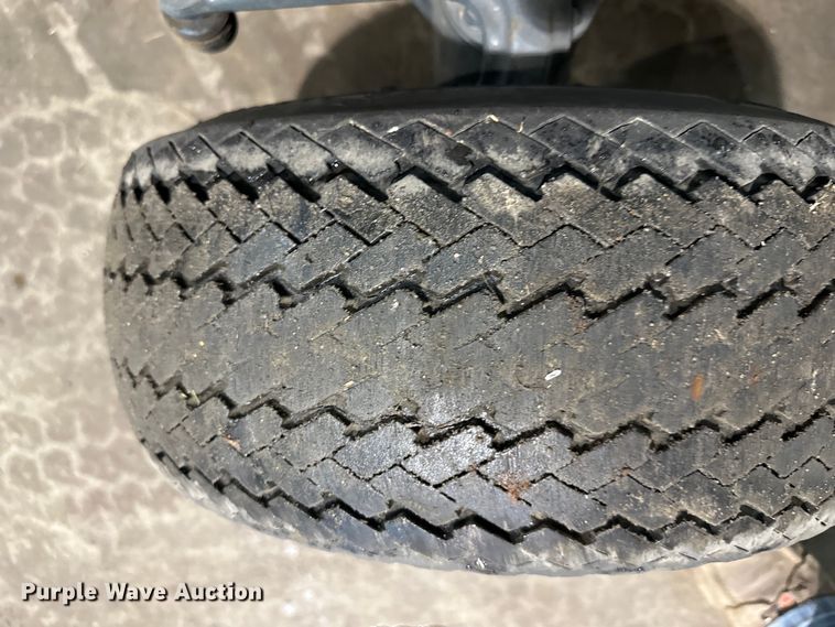 image for item NT9019 Kubota  B7100HST MFWD tractor