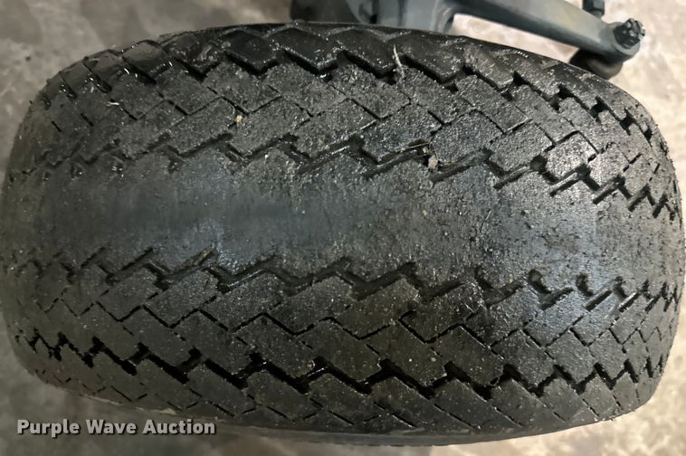 image for item NT9019 Kubota  B7100HST MFWD tractor