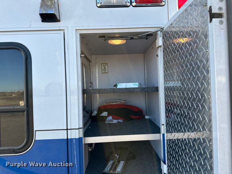 image for item OA9718 1992 Ford E350 ambulance