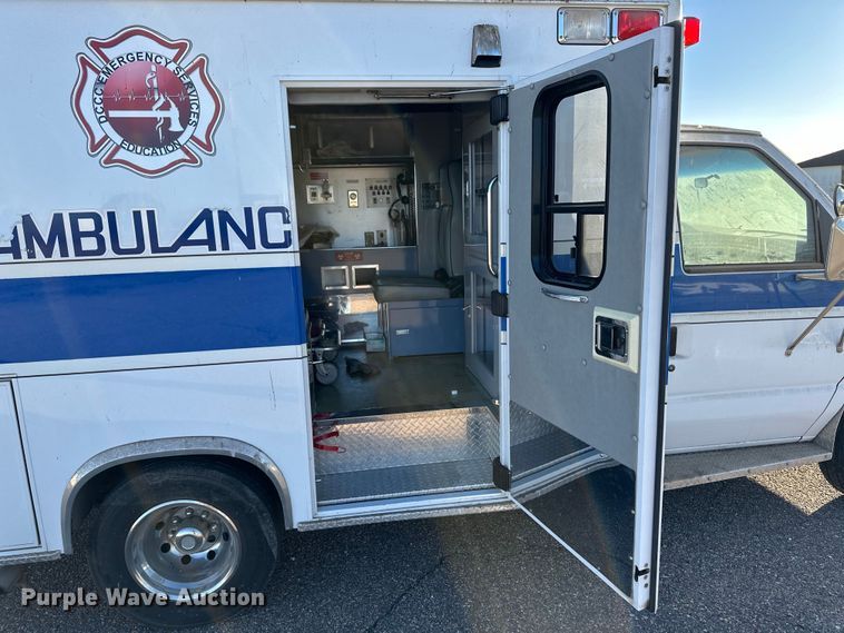 image for item OA9718 1992 Ford E350 ambulance