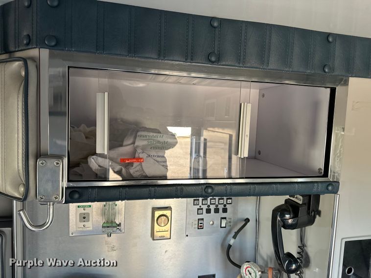 image for item OA9718 1992 Ford E350 ambulance