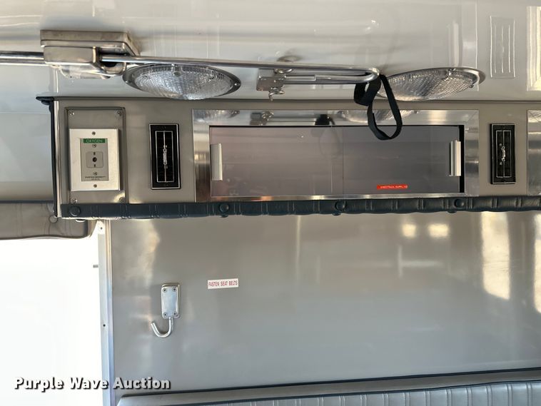 image for item OA9718 1992 Ford E350 ambulance