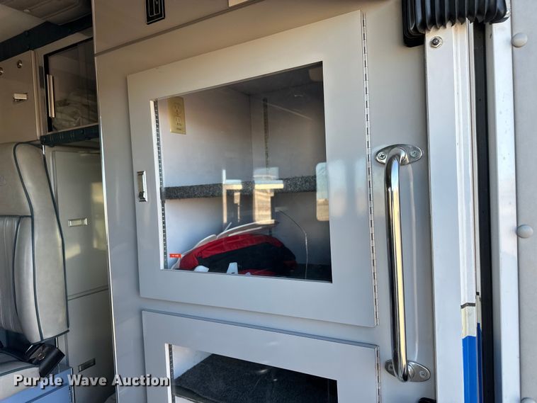 image for item OA9718 1992 Ford E350 ambulance