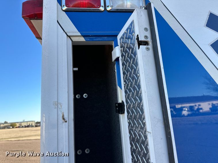 image for item OA9718 1992 Ford E350 ambulance