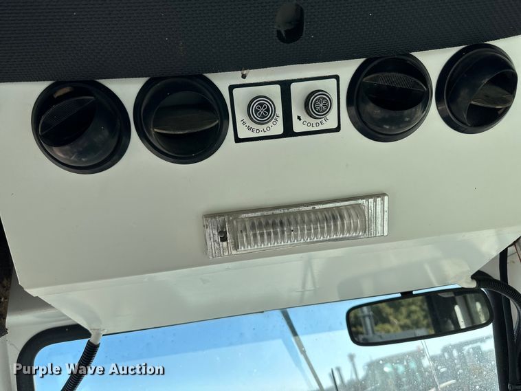 image for item OA9730 Melroe 220 Spra-Coupe sprayer