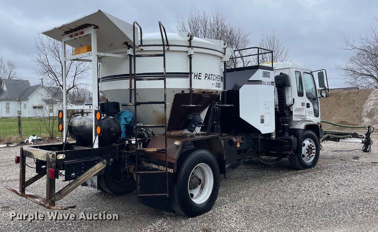 image for item OG9847 1997 GMC  7500 asphalt patch truck