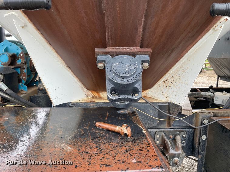 image for item OG9847 1997 GMC  7500 asphalt patch truck