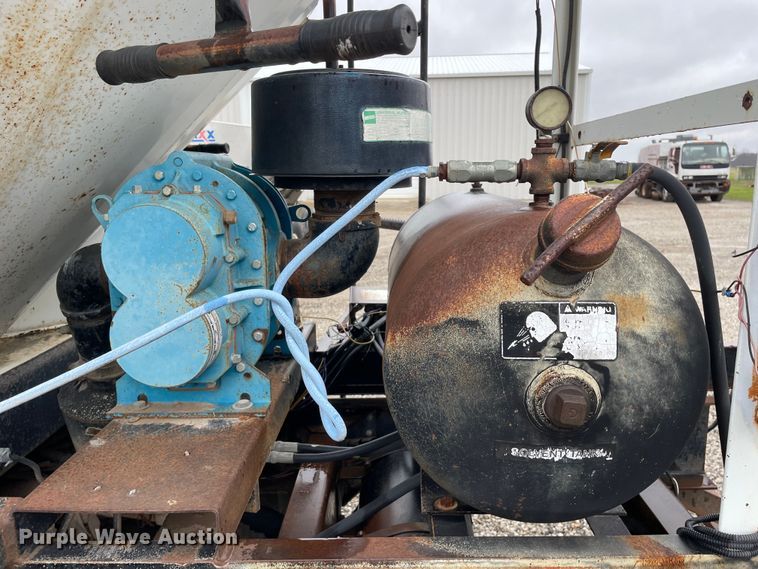 image for item OG9847 1997 GMC  7500 asphalt patch truck