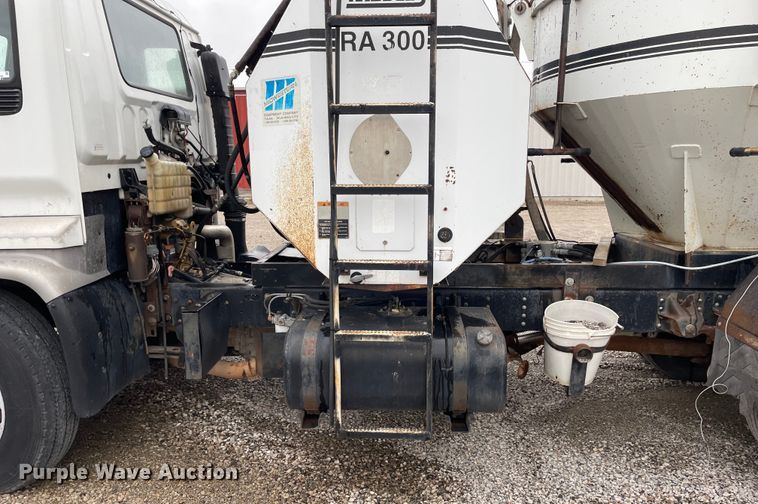 image for item OG9847 1997 GMC  7500 asphalt patch truck