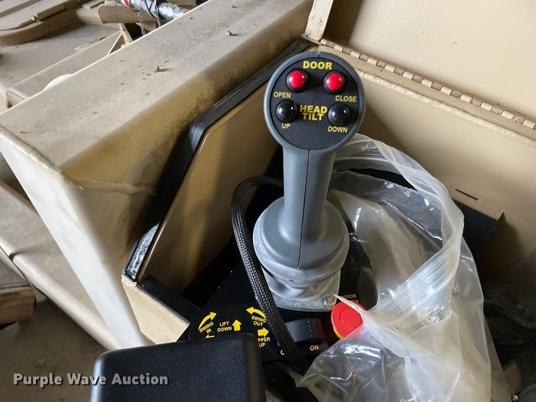 image for item OG9848 2015 Caterpillar  wheel loader mower system 