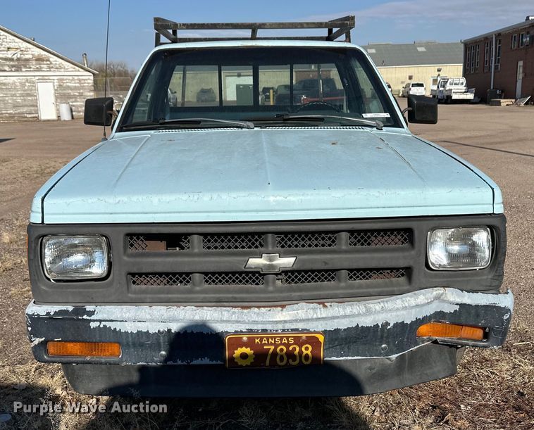 image for item OI9251 1991 Chevrolet S10 pickup truck