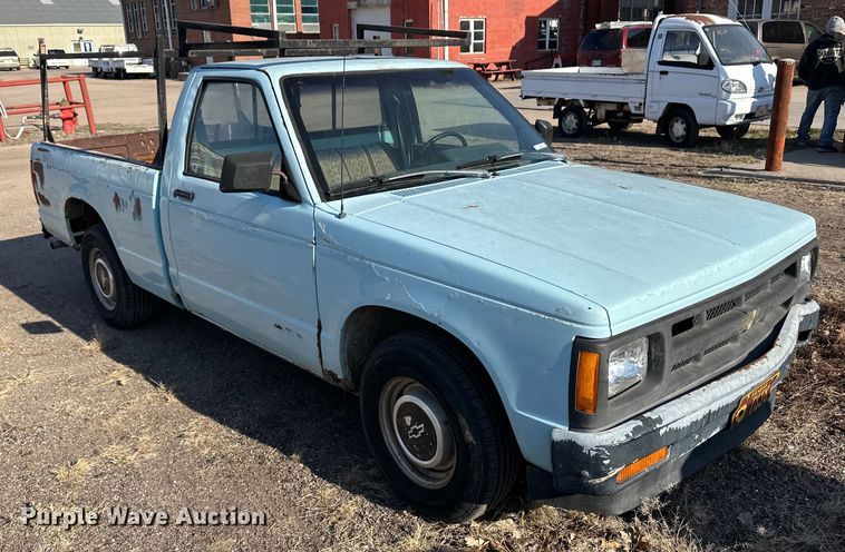 image for item OI9251 1991 Chevrolet S10 pickup truck
