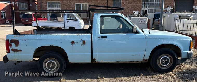 image for item OI9251 1991 Chevrolet S10 pickup truck