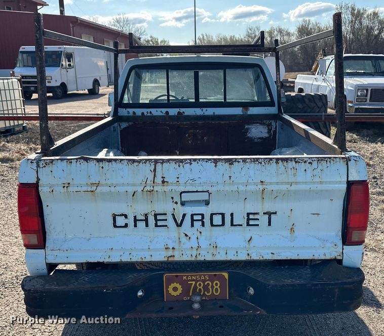 image for item OI9251 1991 Chevrolet S10 pickup truck