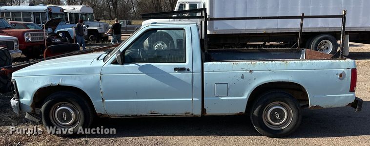 image for item OI9251 1991 Chevrolet S10 pickup truck