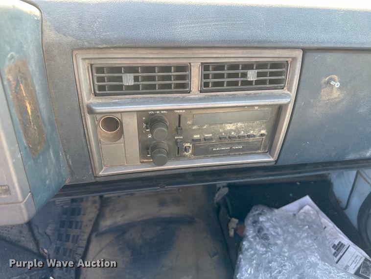 image for item OI9251 1991 Chevrolet S10 pickup truck