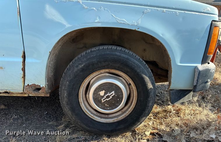 image for item OI9251 1991 Chevrolet S10 pickup truck