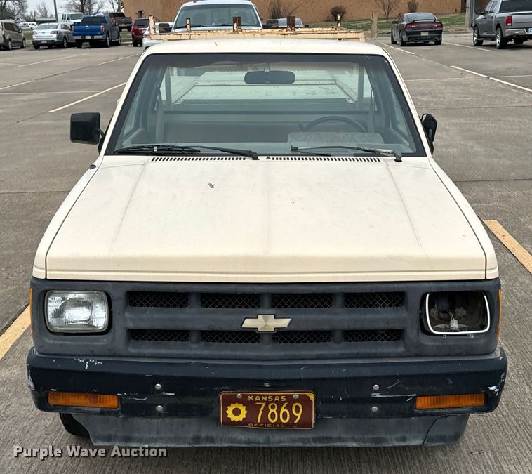 image for item OJ9690 1991 Chevrolet S10 utility bed pickup truck