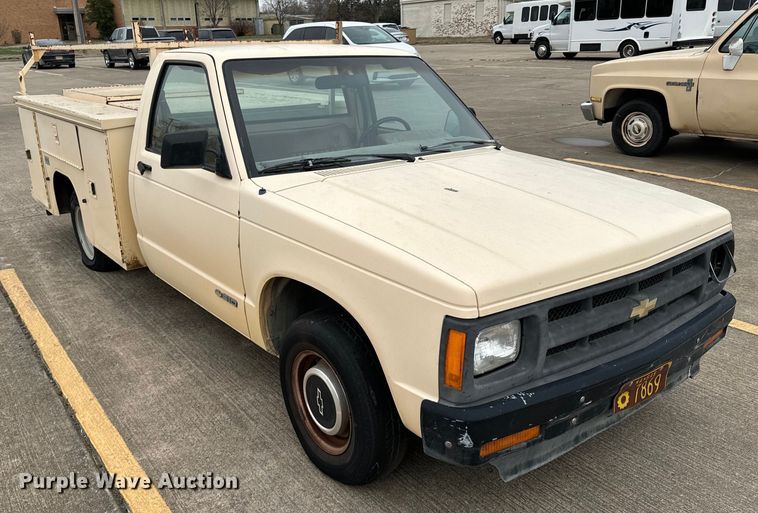 image for item OJ9690 1991 Chevrolet S10 utility bed pickup truck