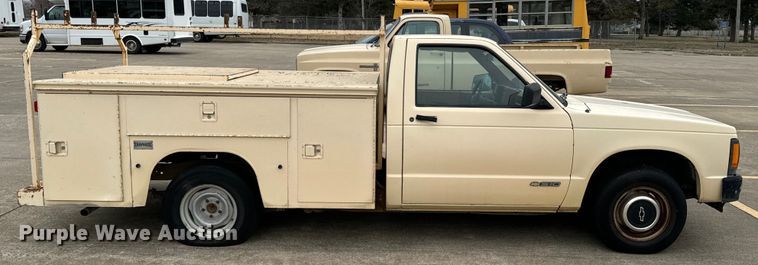 image for item OJ9690 1991 Chevrolet S10 utility bed pickup truck