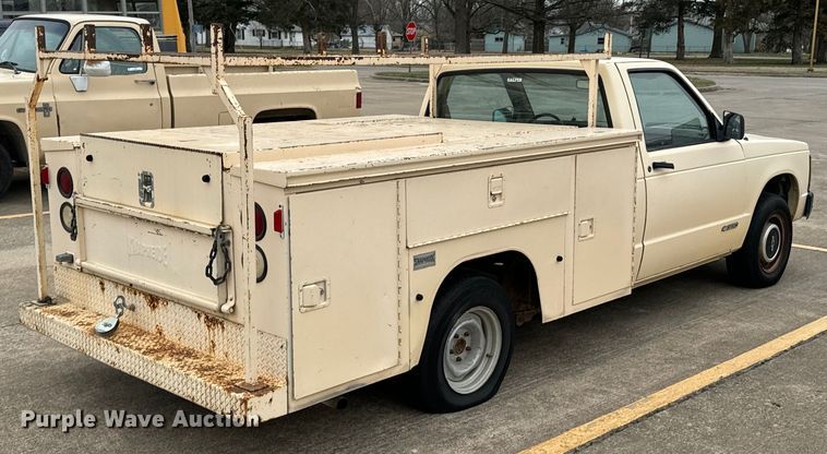 image for item OJ9690 1991 Chevrolet S10 utility bed pickup truck