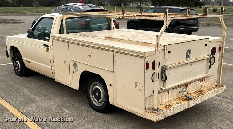 image for item OJ9690 1991 Chevrolet S10 utility bed pickup truck