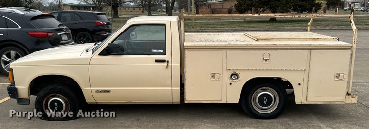 image for item OJ9690 1991 Chevrolet S10 utility bed pickup truck