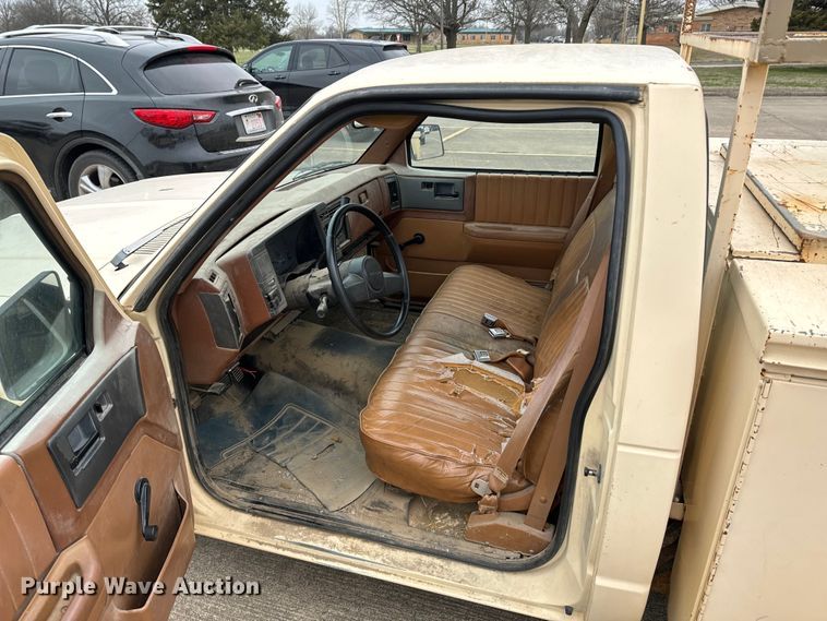 image for item OJ9690 1991 Chevrolet S10 utility bed pickup truck