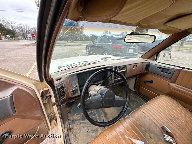 image for item OJ9690 1991 Chevrolet S10 utility bed pickup truck